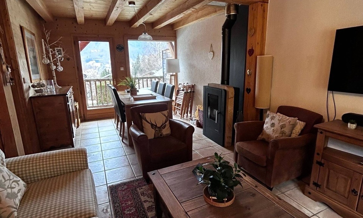 Saint-Jean-dʼAulps Ski Chalet | 10% off for summer school holidays - stunning chalet sleeps up to 10