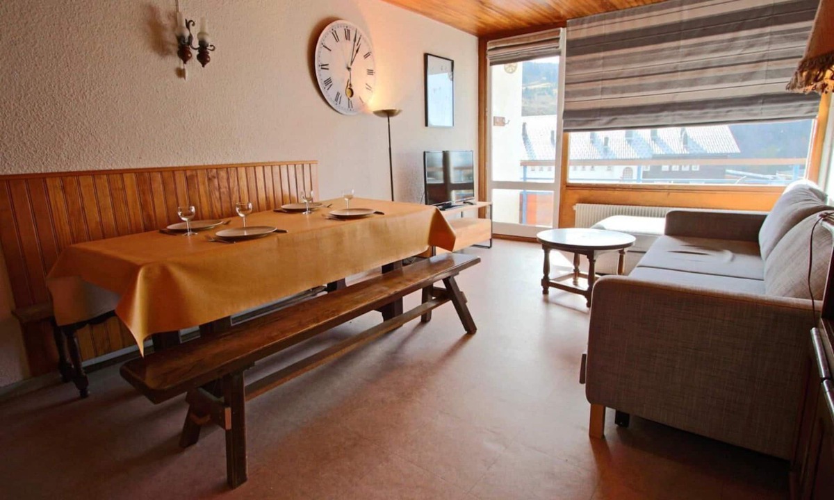 Chamrousse Apartment | 100m from resort center, 2nd floor, balcony, tv, ski locker, 45m², Chamrousse