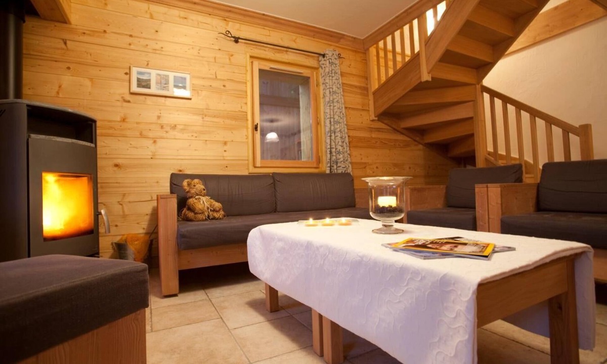 Les Bruyeres Apartment | 100m from shops, 4th floor, terrace, balcony, fireplace or stove, tv, ski locker, 149m²