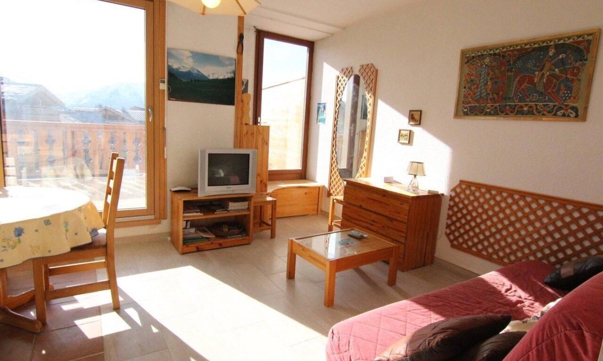 Cognet Apartment | 110m from resort center, 1st floor, balcony, tv, 23m², Alpe d'Huez