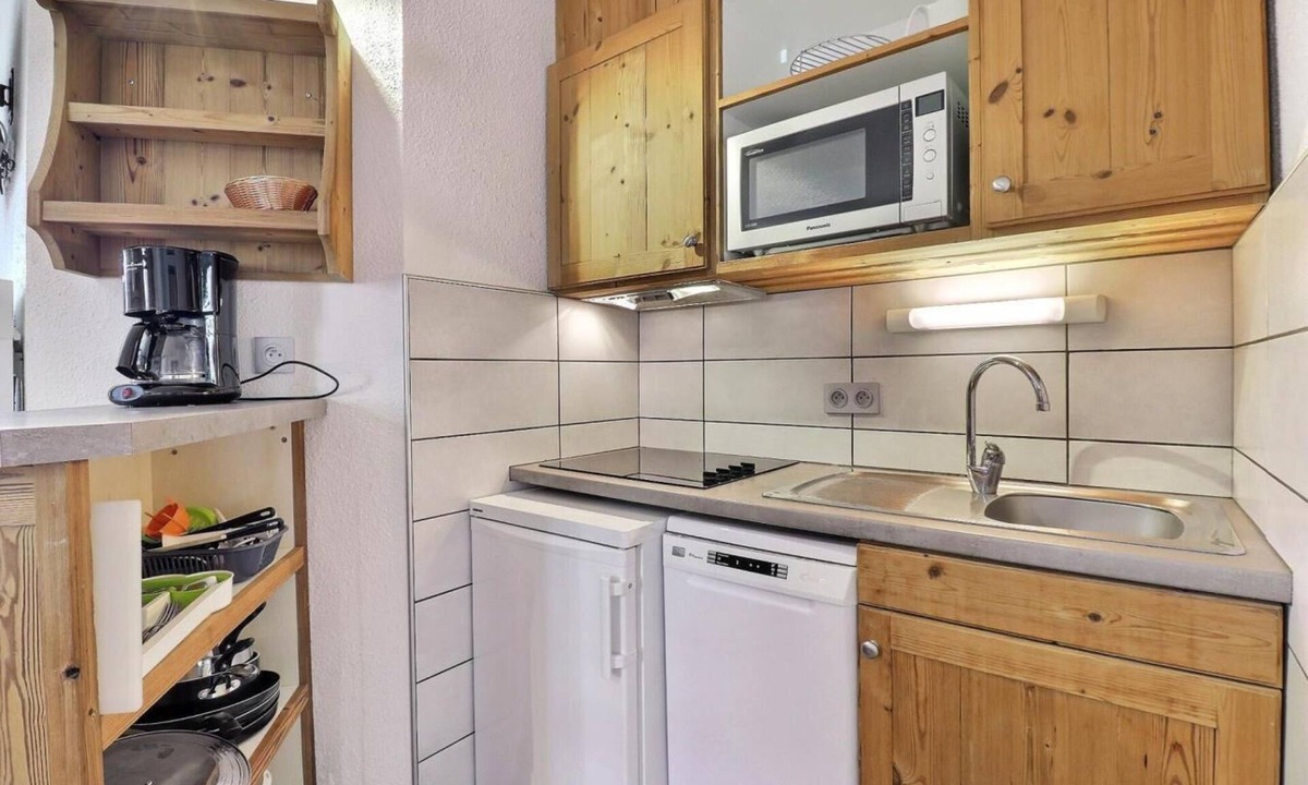 La Perriere Apartment | 150m from resort center, 1st floor, balcony, ski locker, 41m², La Tania