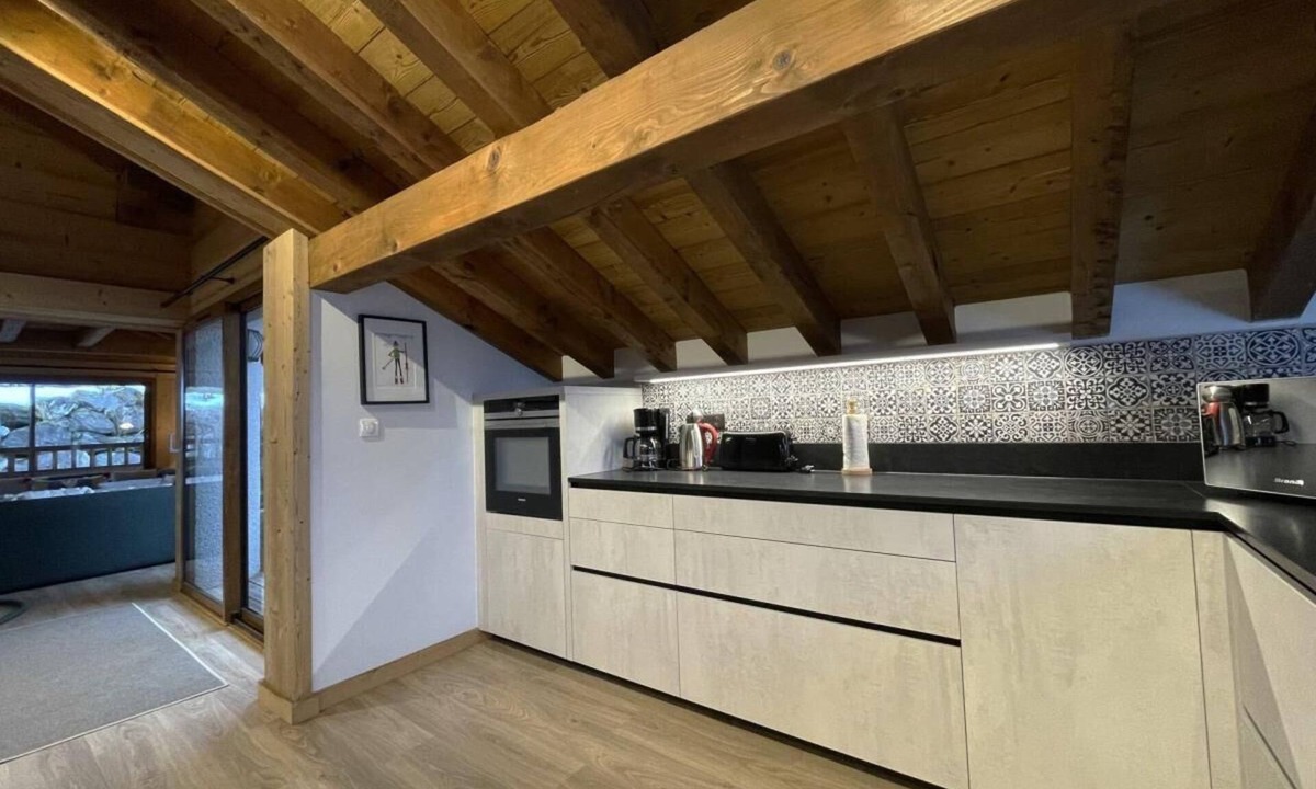 Saint-Martin-de-Belleville Apartment | 160m from resort center, Ground floor, balcony, fireplace or stove, tv, 133m²
