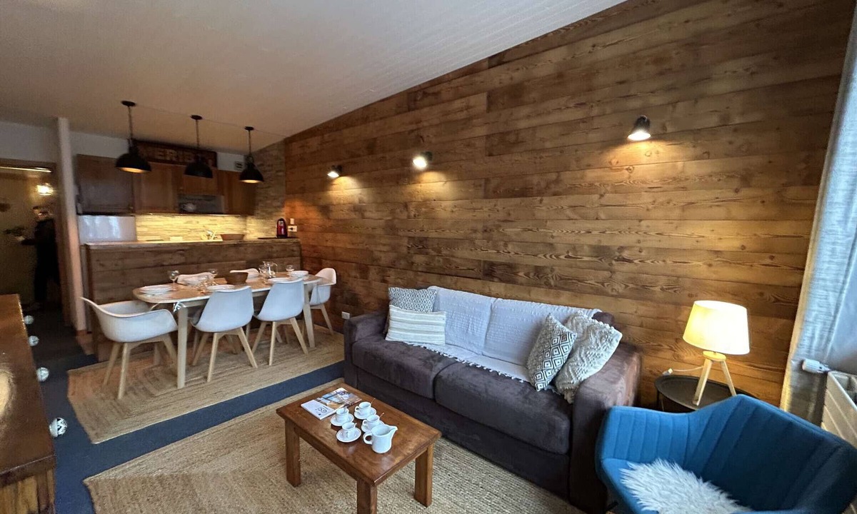 Meribel Apartment | 2-Room Apartment, Cabin, Balcony, Near Slopes, 6 Pers