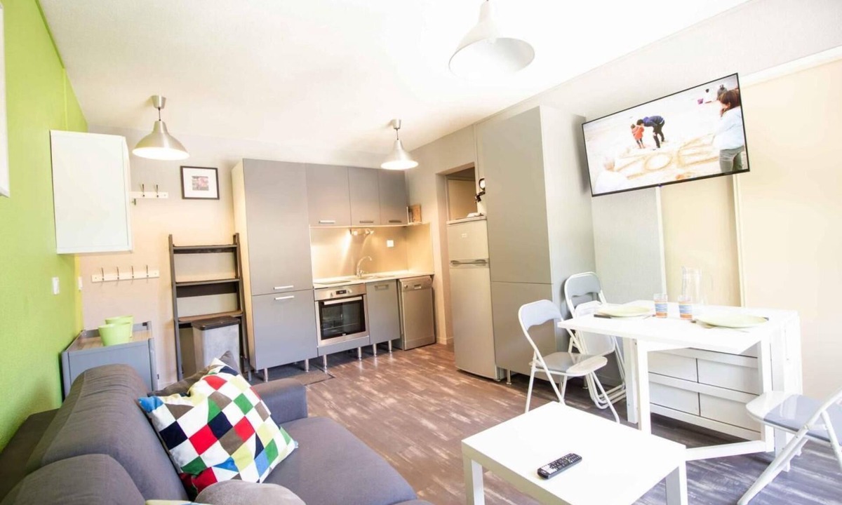 Villarodin-Bourget Apartment | 240m from resort center, 2nd floor, view ski slopes, balcony, parking, tv, ski locker, 30m²