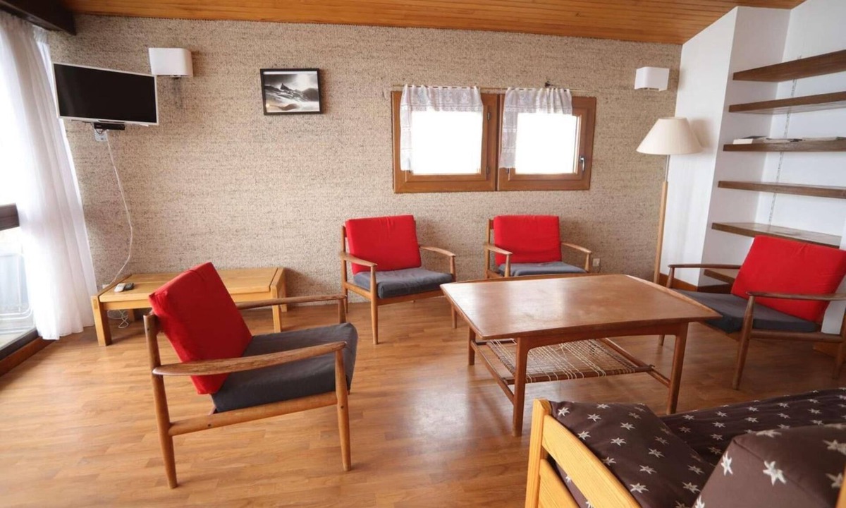 Auris Apartment | 250m from resort center, 5th floor, view mountain, balcony, tv, ski locker, 80m², Auris en Oisans