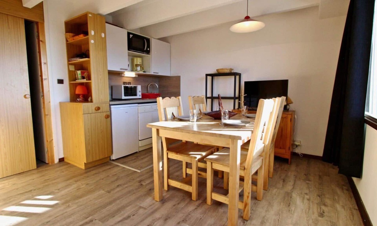 Chamrousse Apartment | 2nd floor, balcony, tv, 24m², Chamrousse