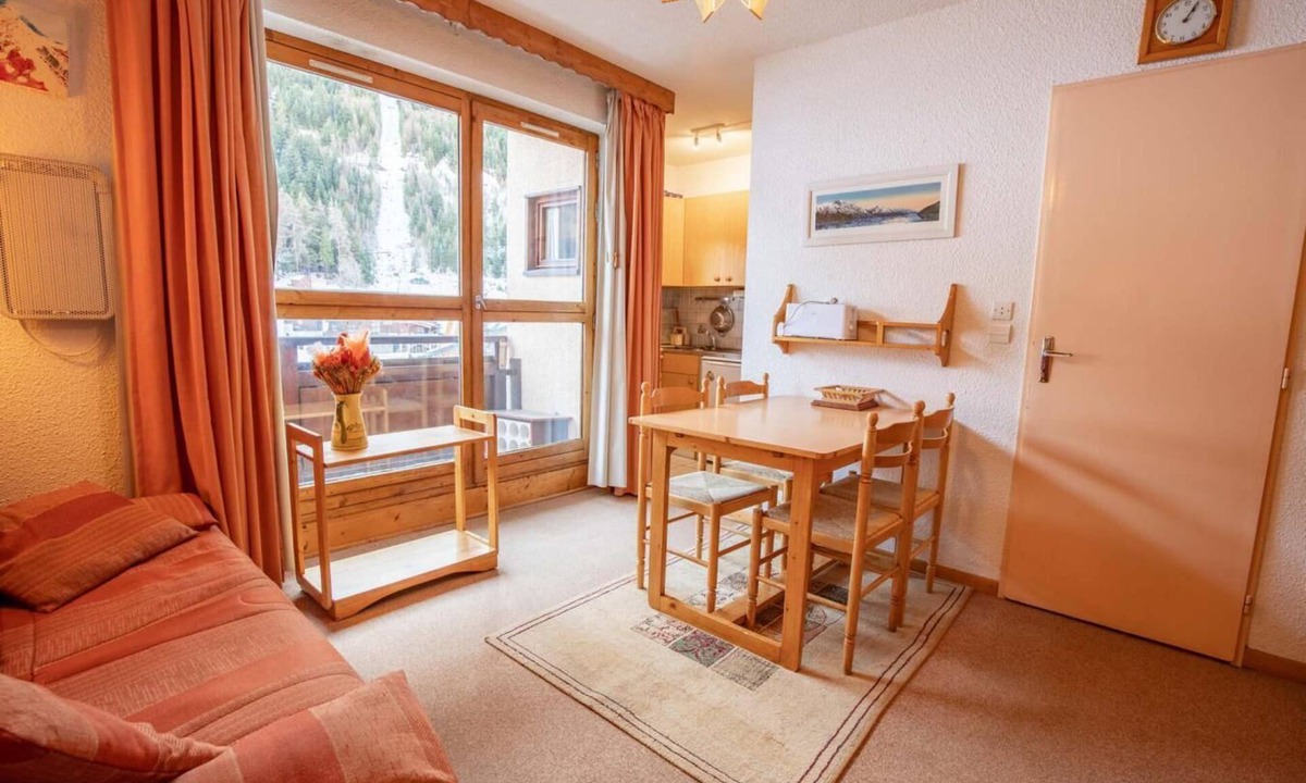 Villarodin-Bourget Apartment | 30m from resort center, 2nd floor, balcony, parking, tv, ski locker, 35m², La Norma