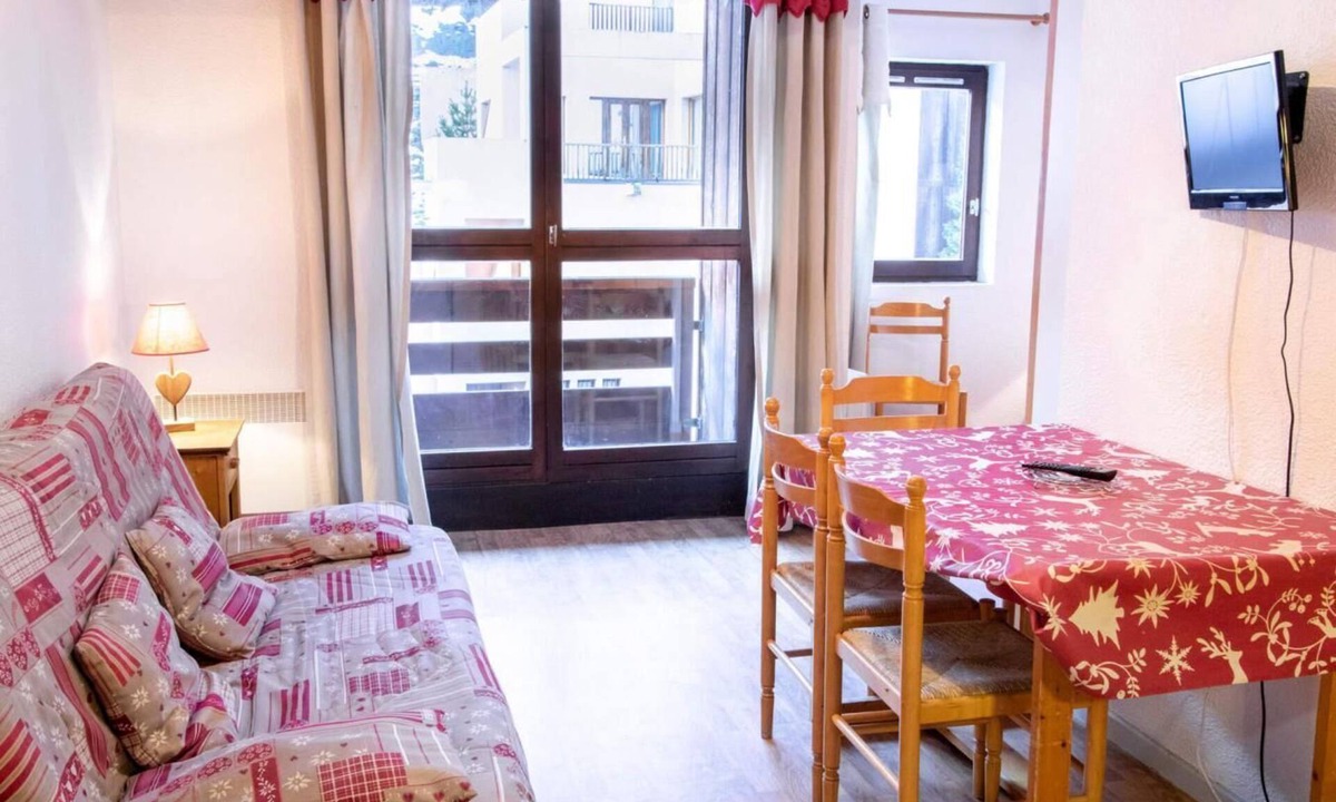Villarodin-Bourget Apartment | 30m from resort center, 5th floor, balcony, parking, tv, ski locker, 27m², La Norma