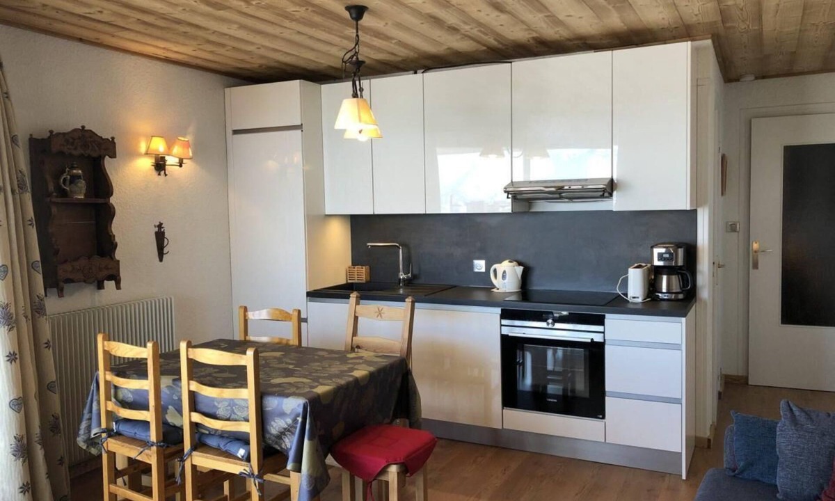Jeux Apartment | 350m from resort center, 4th floor, balcony, tv, ski locker, 50m², Alpe d'Huez