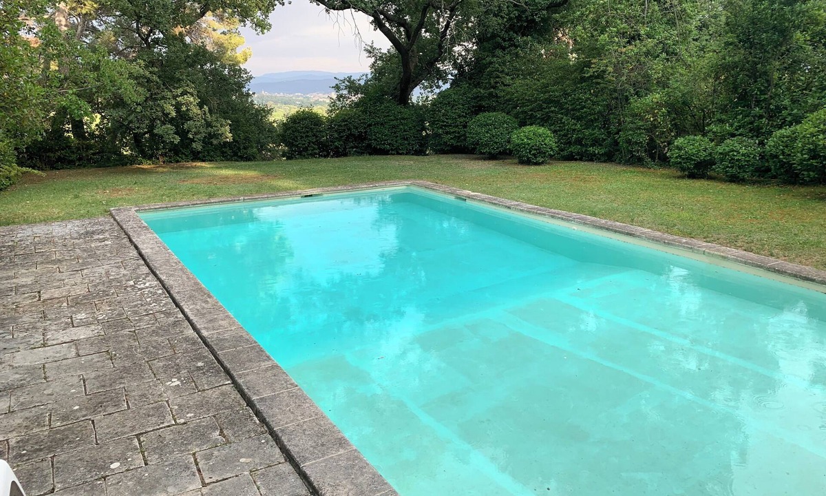 Aix-en-Provence Ski Chalet | A little corner of paradise in the heart of the Aix countryside