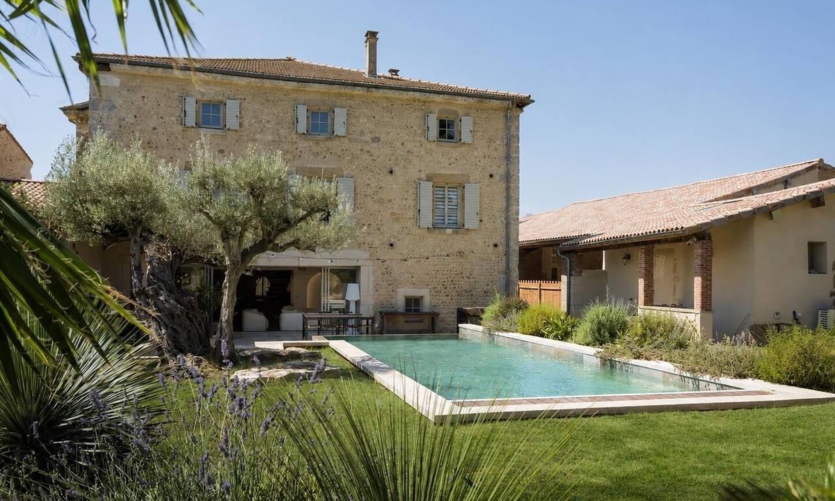 Montelier House | A magnificent stone mansion with a large swimming pool and a hot tub.