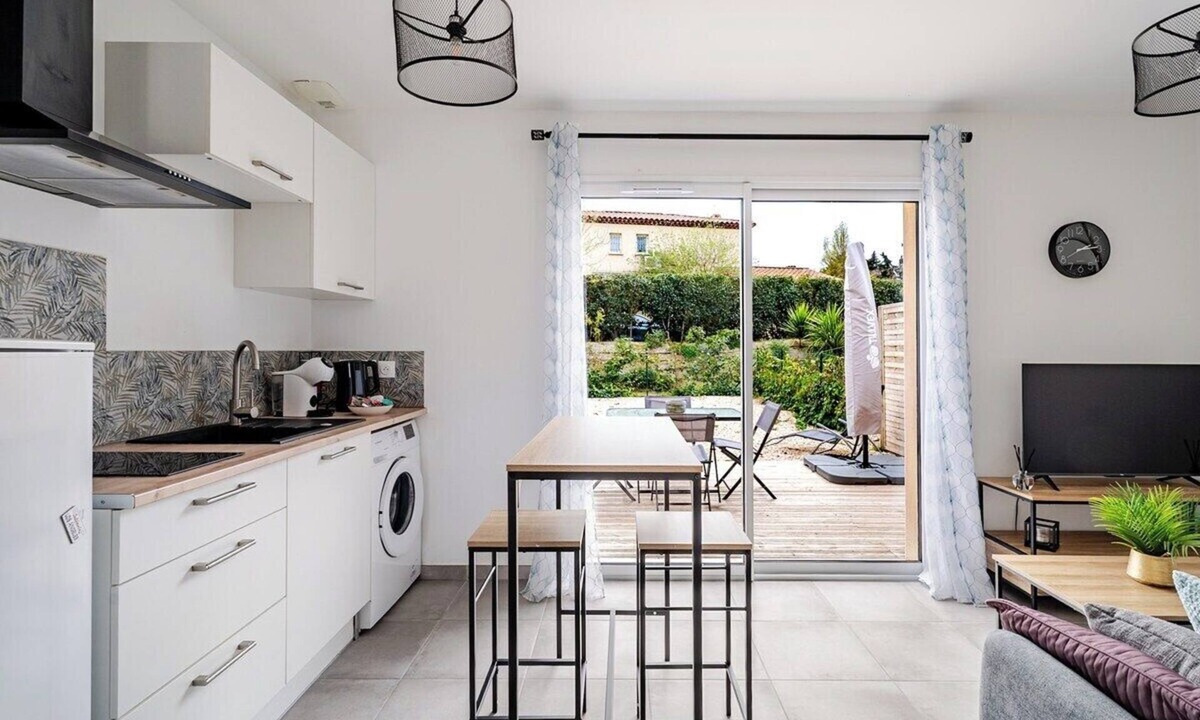 Martigues House | A relaxing break in the countryside, 5 minutes from the sea