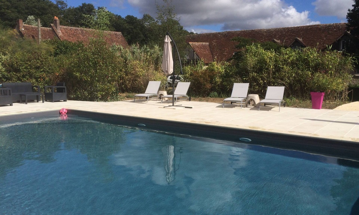 Nazelles-Negron House | A vacation rental with a pool in the countryside, 10 mm from Amboise. Pets welcome!