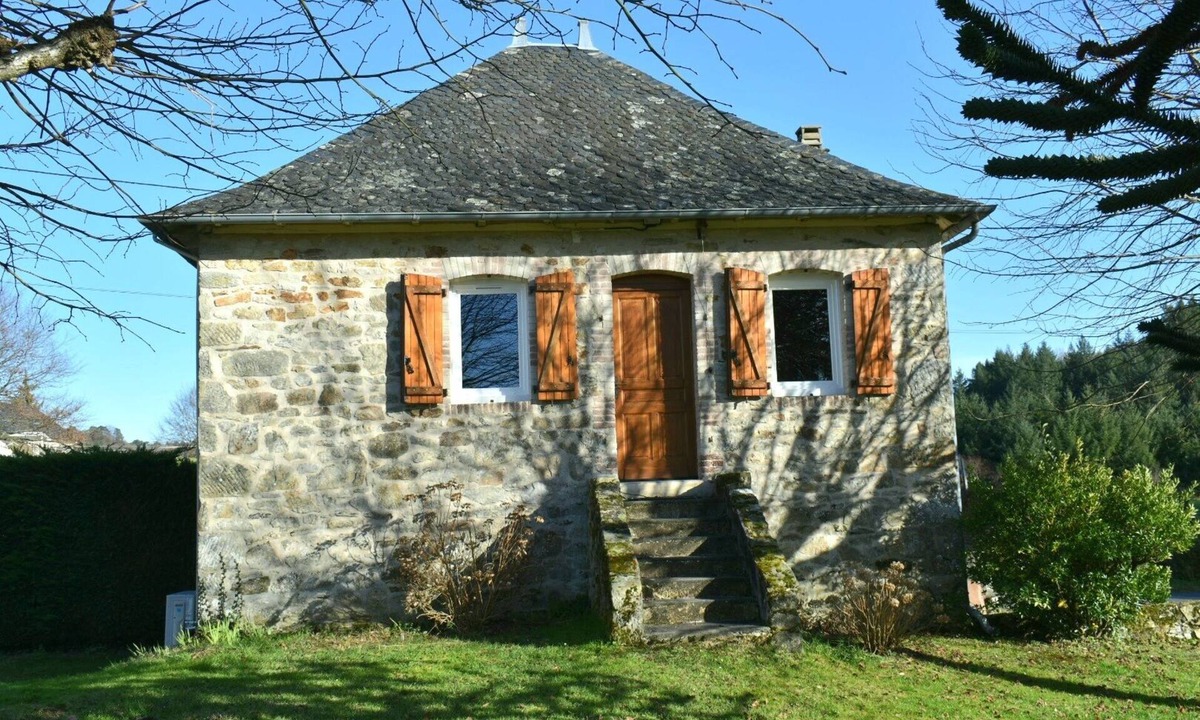 Gimel-les-Cascades Cottage | Air-conditioned country cottage with a large yard in Gimel-les-Cascades