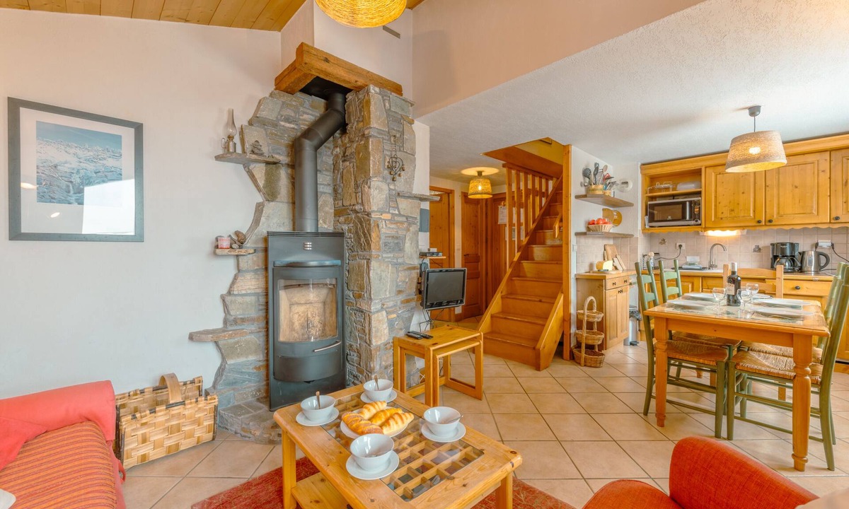 Le Tour Apartment | Alpine Duplex w/Balcony & Fireplace, Le Tour (Argentière), France