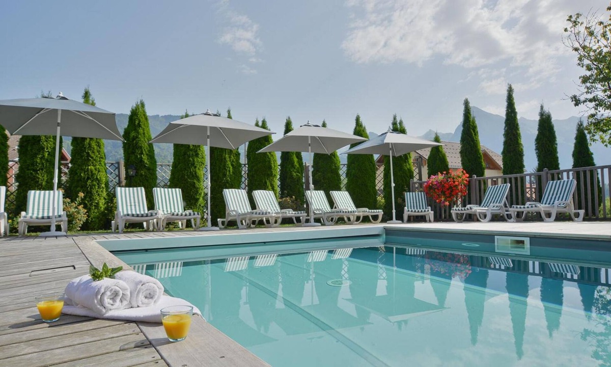 Morillon Apartment | Apartment 'Appt Le Mélèze - Piscine Et Spa' with Mountain View, Private Pool and Wi-Fi