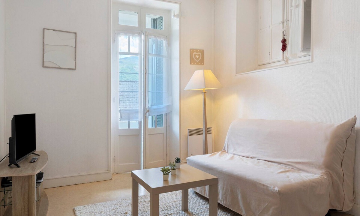 Argeles Gazost Apartment | Apartment 'Estaing' with Mountain View, Private Terrace and Wi-Fi