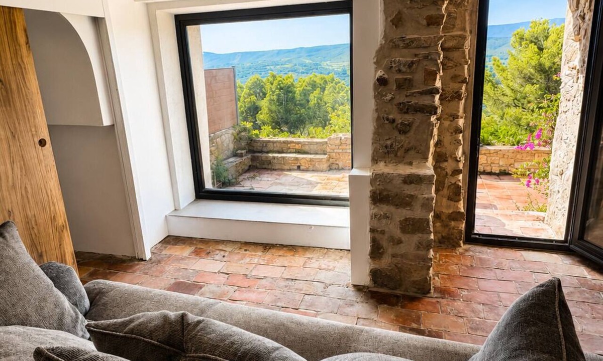 Le Castellet Apartment | Apartment with a view and a terrace in the heart of Le Castellet