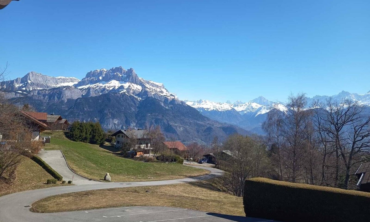 Cordon Apartment | Apartment with Mont Blanc view, terrace and garage