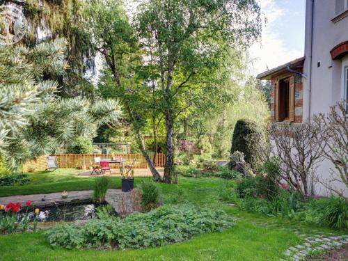 Andrezieux-Boutheon Apartment | Appartement charmant avec jardin - 2 pers. - FR-1-496-413