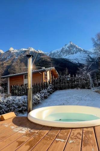 Chamonix-Mont-Blanc Apartment | Appartement de Luxe avec Jacuzzi, Vue Montagne et Jardin