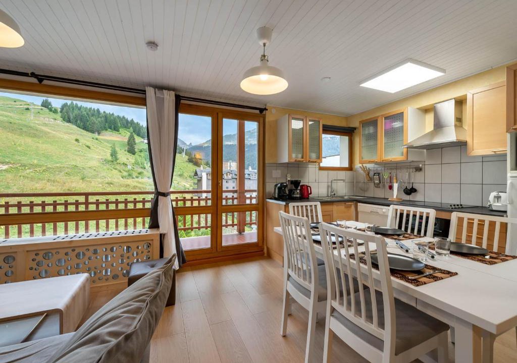 Courchevel Apartment | Appartement moderne avec balcon, wifi, accès pistes à Courchevel - FR-1-563-84