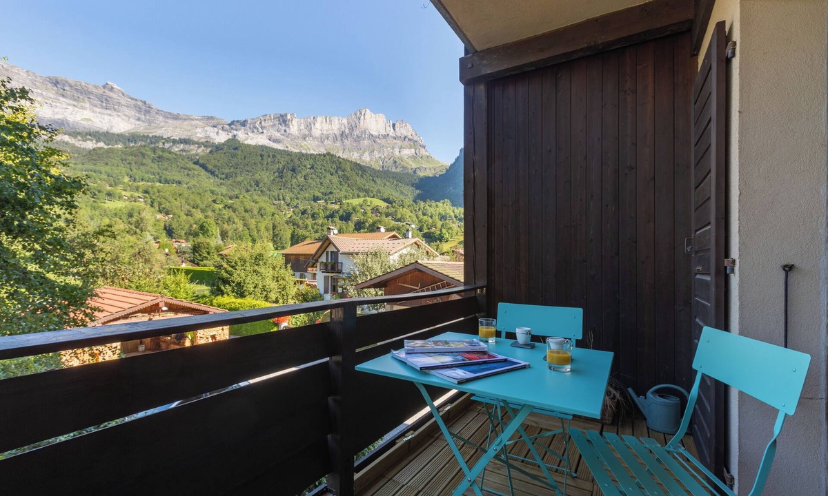 Servoz Apartment | Apt La Sauvageonne in Servoz Balcony & Mountain views, Servoz (Chamonix), France