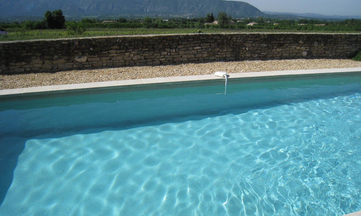 Cabrieres-d'Avignon House | Authentic farmhouse facing the LUBERON, quiet location, secure private pool,