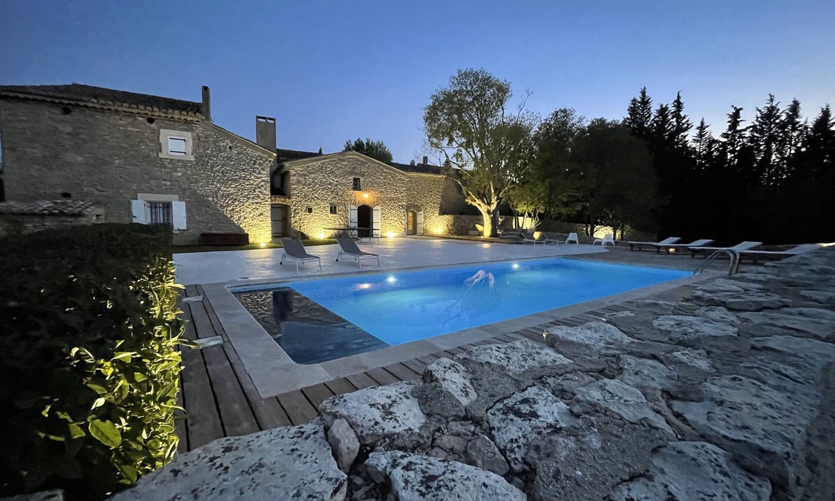 L'Isle-sur-la-Sorgue House | Authentic renovated Mas provençal in L'Isle sur la Sorgue12 pers 5 bdrm 4 bath/shower room
