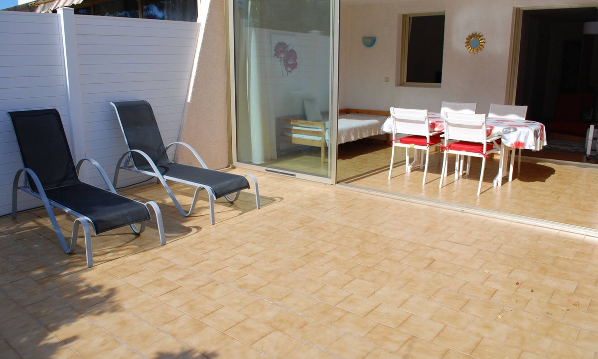Bandol Apartment | BANDOL T2 Air-conditioned Seafront Large Terrace Veranda Wi-Fi Private parking lot