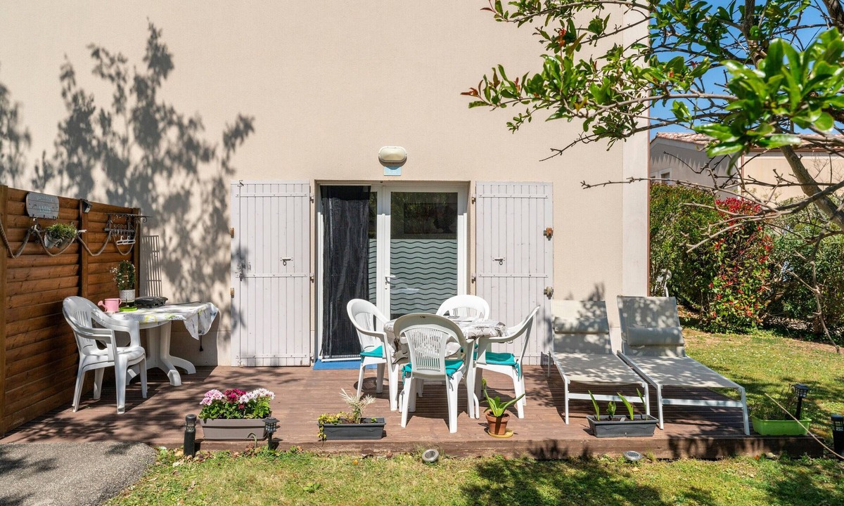 Aubignan Villa | Bastidon at the foot of Ventoux with shared swimming pools and Wi-Fi