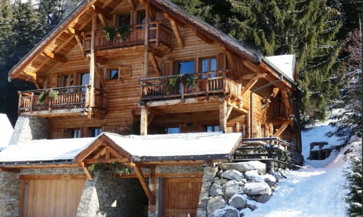 Oz-en-Oisans Ski Chalet | Beautiful 5-star, 6 bedroom 6 bath Ski-in/out Chalet Oz en Oisans-Alpe d'Huez.