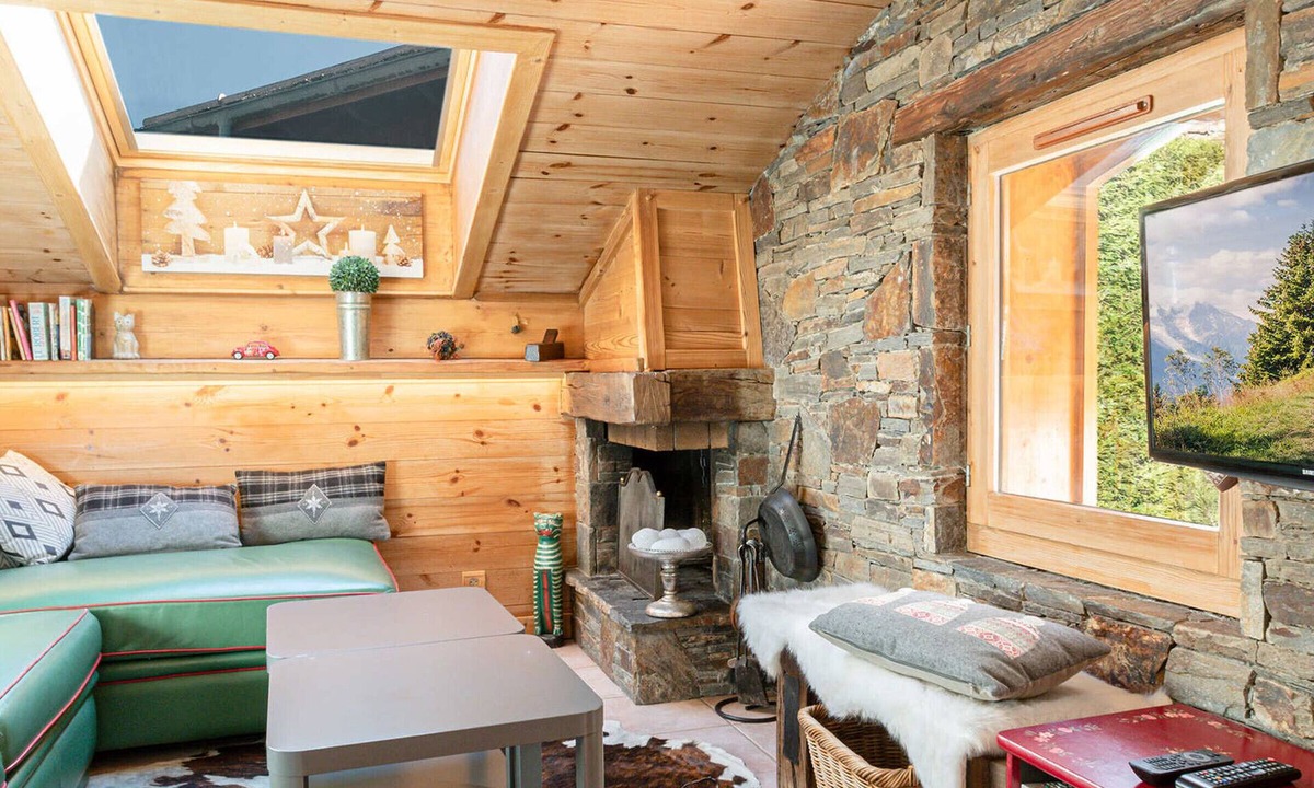 Les Praz-de-Chamonix Apartment | Beautiful duplex with garden in Chamonix, 4 people, pets allowed, parking, wifi