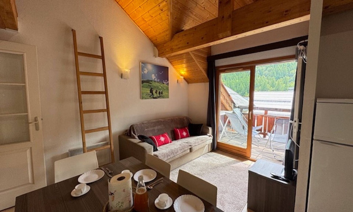 Chantemerle Apartment | Bright apartment near slopes – 3 rooms, parking, mountain view