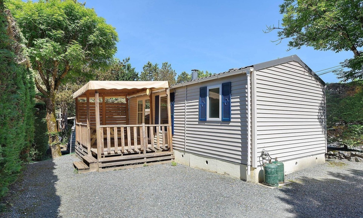 Vaulnaveys-le-Bas RV Rental | Caravan "Mobil Home Lodge 77 No. 28" with Shared Pool