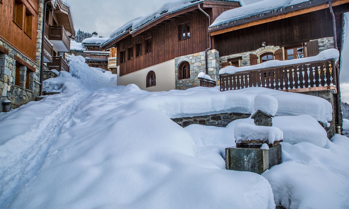 La Perriere Ski Chalet | Chalet 10-12 people in the heart of Hameau de la Tania, in the resort center