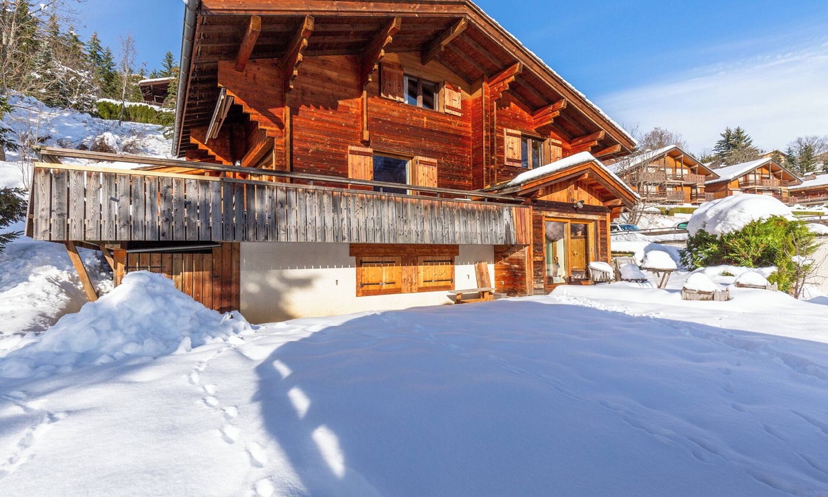 La Clusaz Ski Chalet | Chalet 'Coelacanthe' with Mountain View, Private Terrace and Wi-Fi