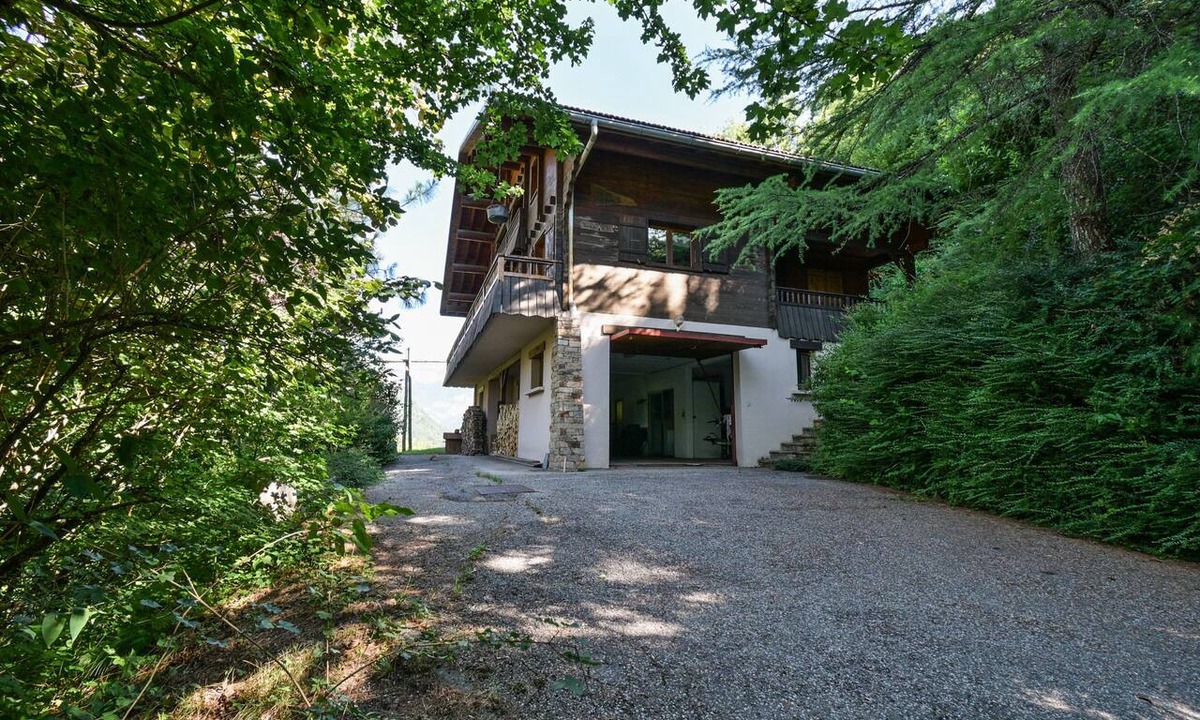 Les Clefs Ski Chalet | Chalet "Denali" with Jacuzzi, Mountain View, Private Terrace, and Wi-Fi