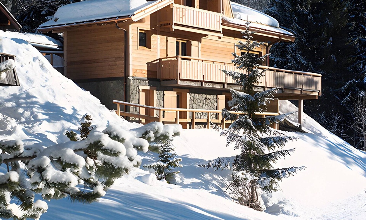 Manigod Ski Chalet | Chalet 'Fnire' with Mountain View, Private Jacuzzi and Shared Pool
