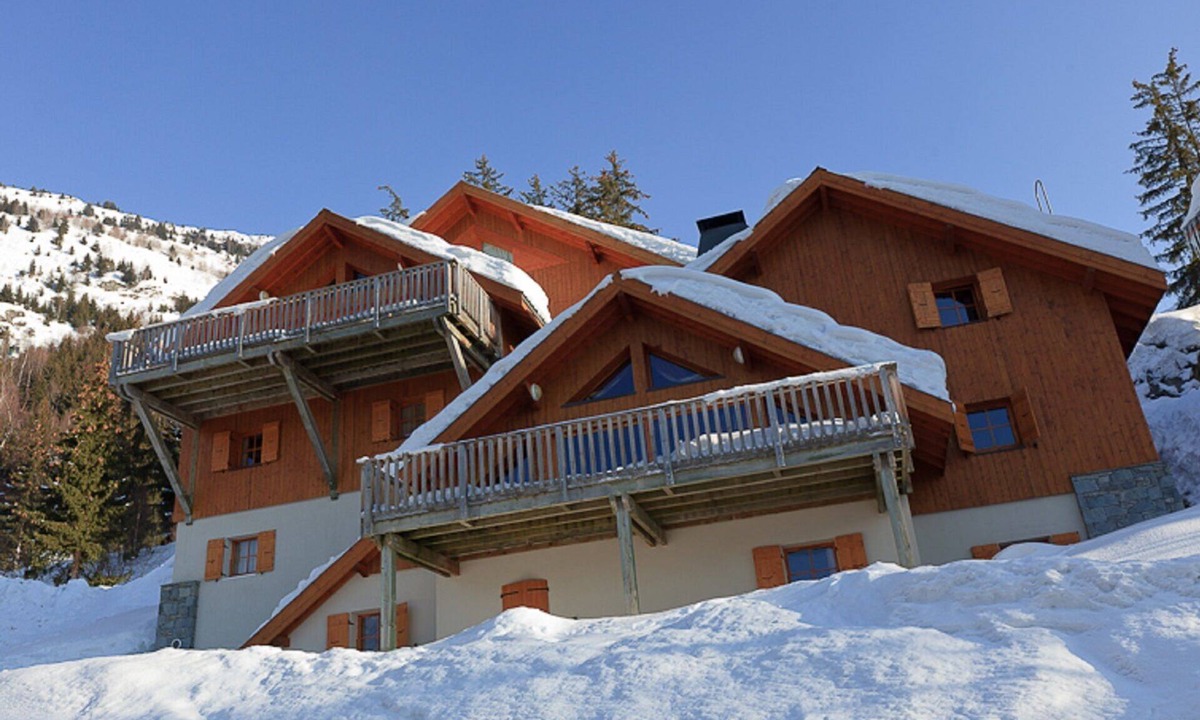 Oz-en-Oisans Ski Chalet | Chalet in Oz3300 ski resort. Jacuzzi in option, to 25 pers (with 5 exra beds)