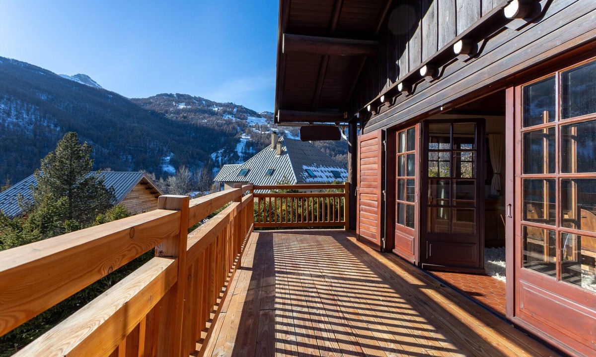 Chantemerle Ski Chalet | Chalet 'South-facing with Views' with Mountain View, Shared Terrace and Wi-Fi