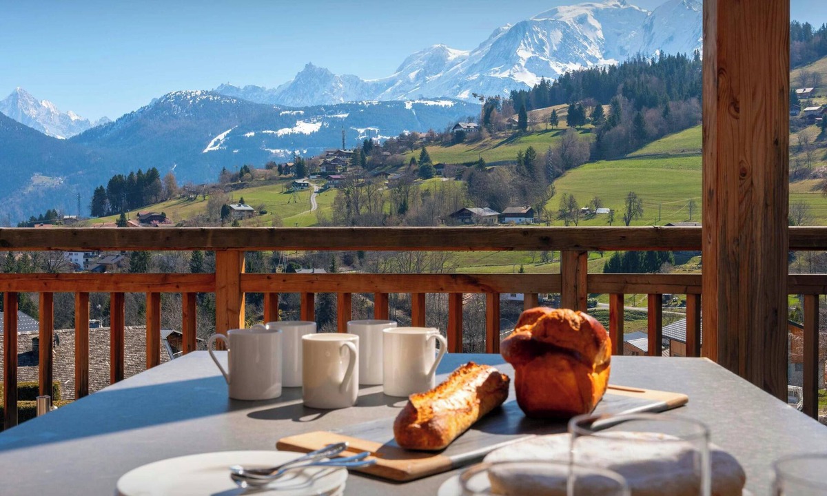 Combloux Ski Chalet | Chalet Tansoo - Mountain view and shared spa in Combloux - OVO Network