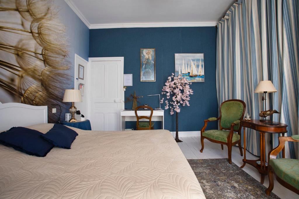 Olliergues Bed & Breakfast | Chambre d'hôtes Bounty - terrasse, cuisine privée, garage