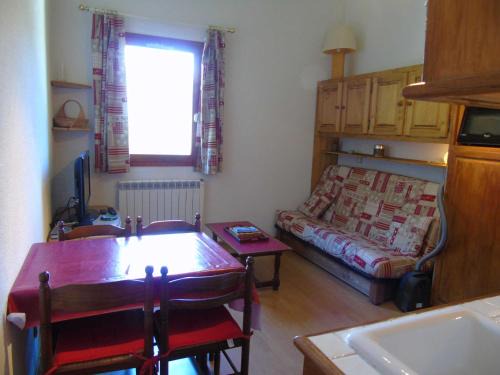 Valfrejus Apartment | Charmant 2 Pièces Mezzanine - Proche Télécabine, Commerces et Ski - Parking Gratuit - FR-1-561-50