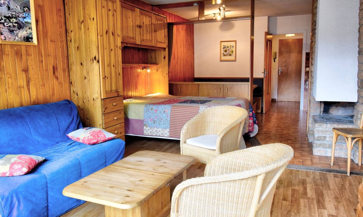 Morzine Apartment | Charming central studio in Morzine with balcony and fireplace