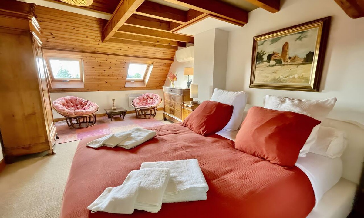 Meaulne-Vitray Bed & Breakfast | Charming Guest Room near Tronçais Forest – Room