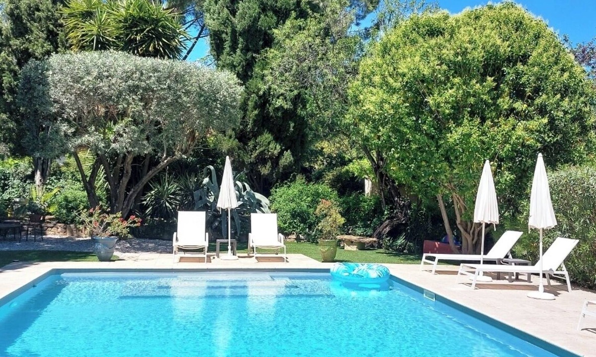 Roujan House | Charming holiday cottage with pool-pétanque-table tennis-foosball-BBQ-parking