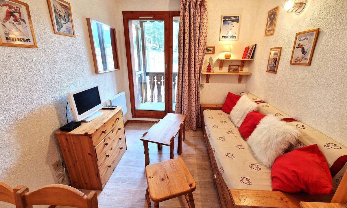 Valfrejus Apartment | Charming studio for 2-3 with south-facing balcony, Valfréjus