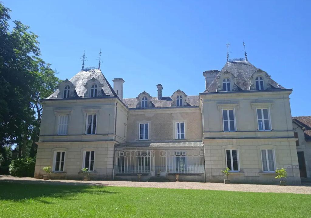 Leigne-les-Bois Bed & Breakfast | Chateau de Maisonneuve