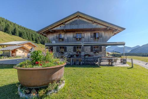 Le Petit-Bornand-les-Glieres Ski Chalet | Chez Merlin